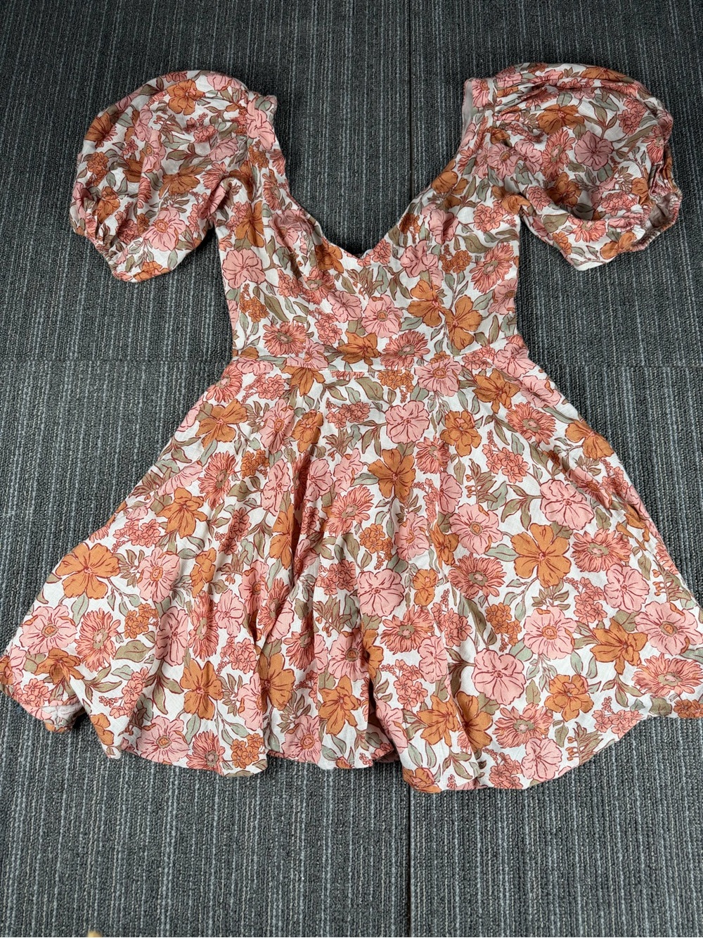 NWT Amalie by Showpo Loretta Puff Sleeve Linen Floral Mini Dress US 4 Smocked